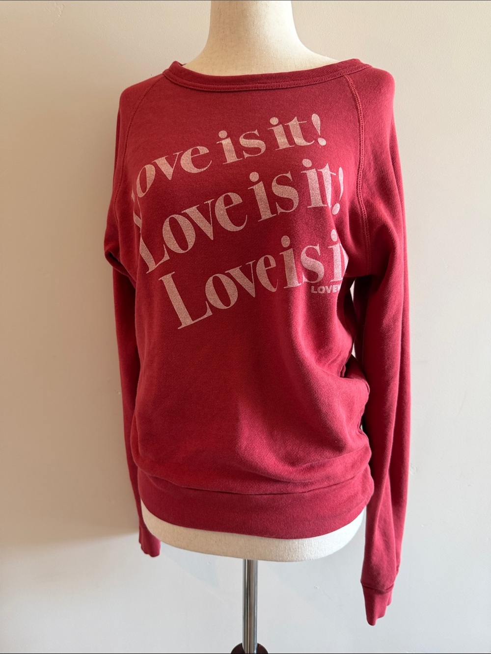 Women's Crewneck Sweatshirt in Deep Red with Typographic 'Love is it!' Print